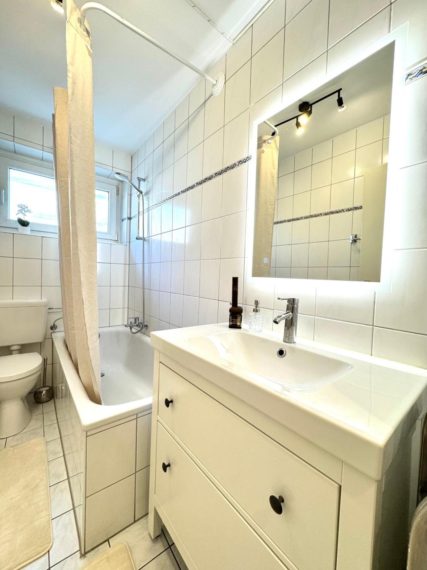Regency - Exklusive Zentrale 45m2 Mit Balkon, Wifi Und Netflix Apartment