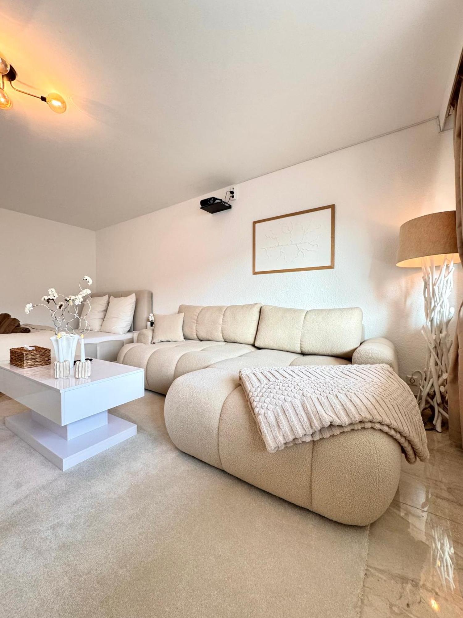 Regency - Exklusive Zentrale 45m2 Mit Balkon, Wifi Und Netflix *